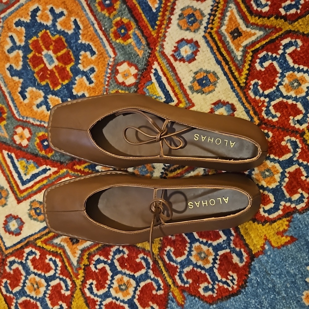 Alohas Sway Brown Leather Flats, size 36